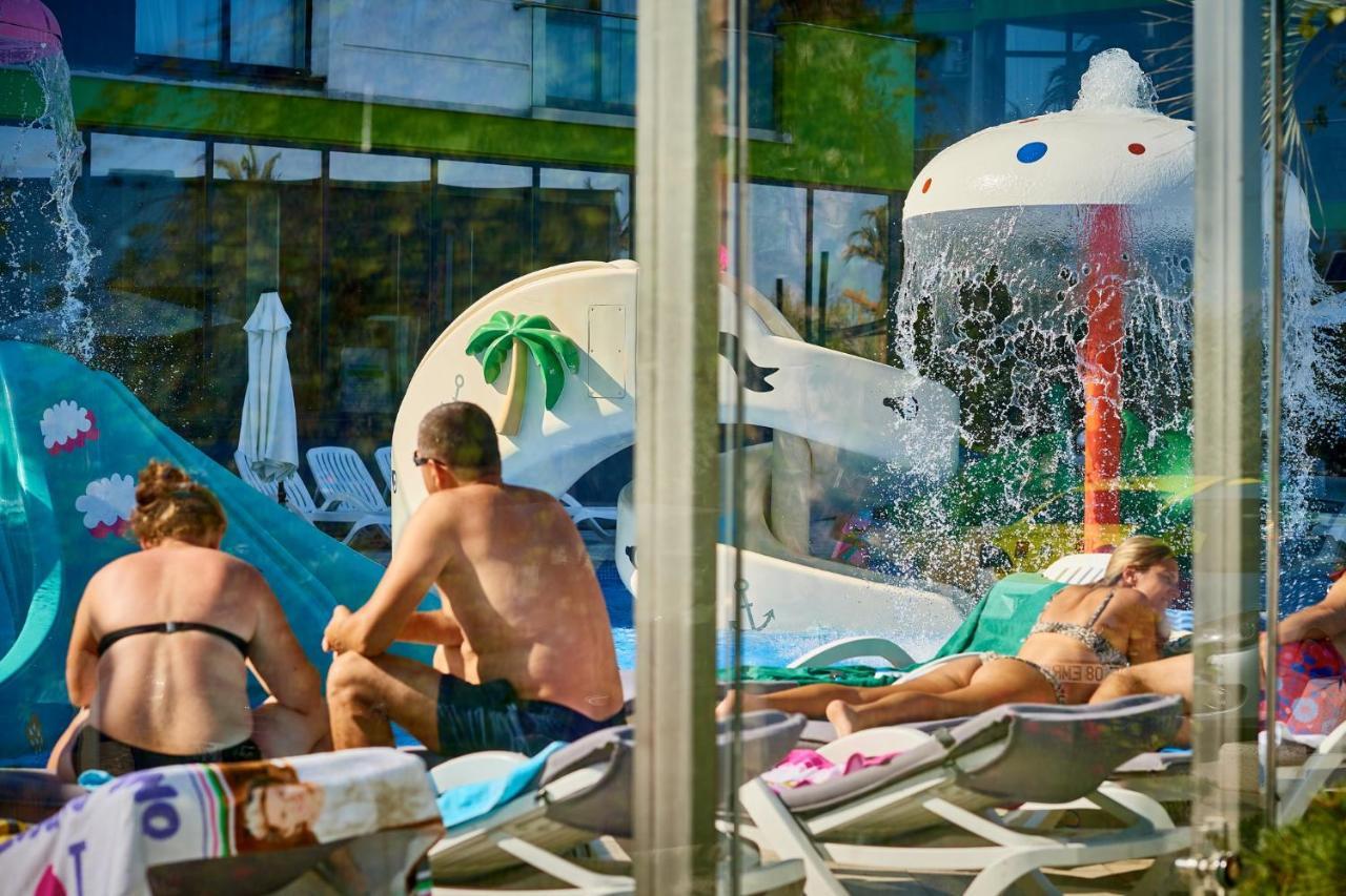 Royale Sundance Studio 7 Beach Spa & Pool Mamaia Nord Kültér fotó